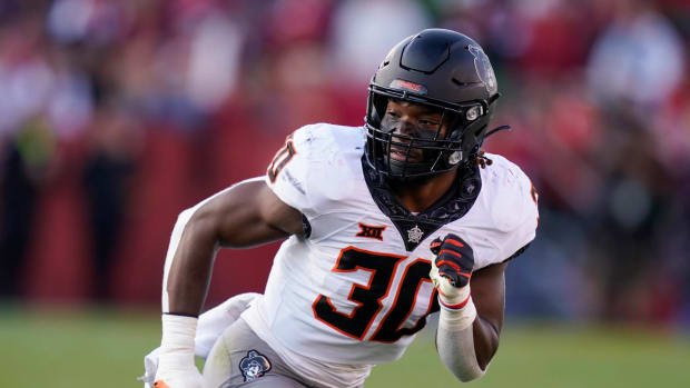 94803891-b923-4210-83fc-b2f1a8aae544-AP_Oklahoma_St_Iowa_St_Football_4